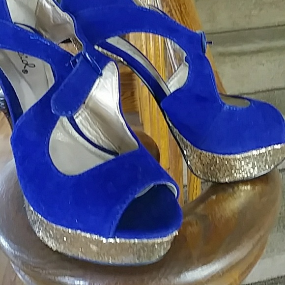 Shoes - Picture 3 of 8